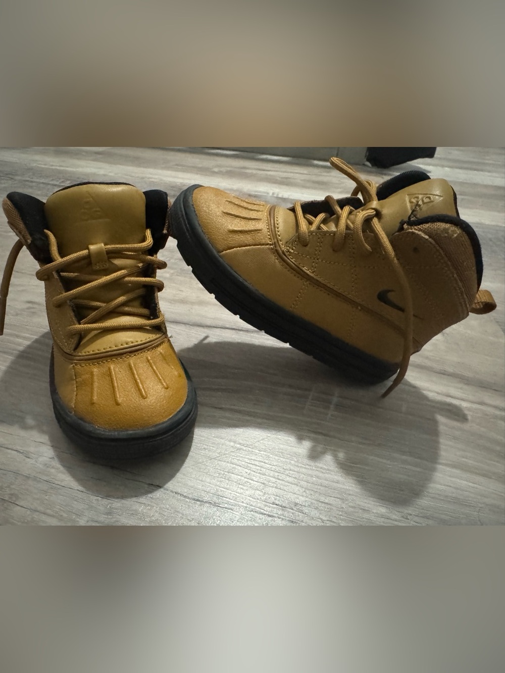 Nike Kids Tan & Black High-Top Boots – Never Worn